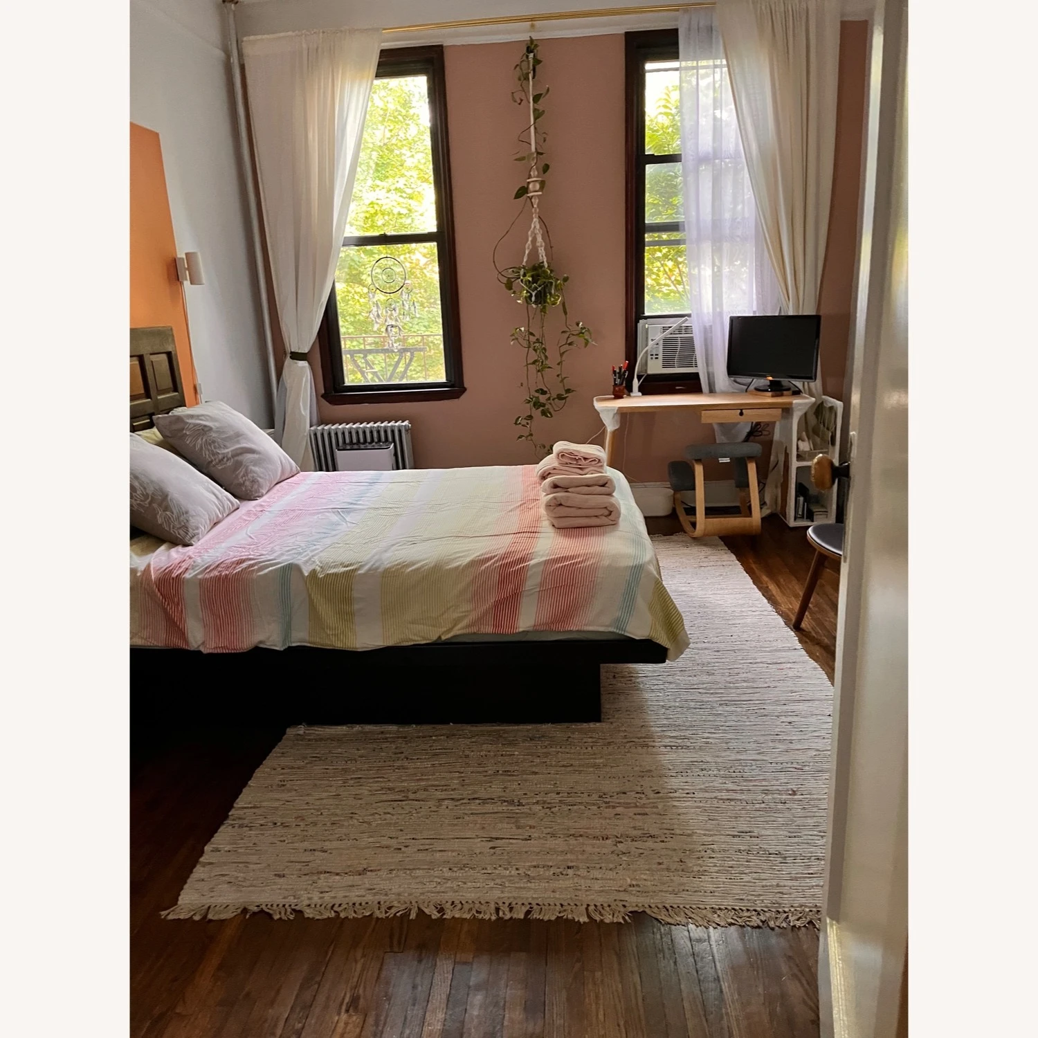 Queen Platform Bed With 2 Drawers - Image 2