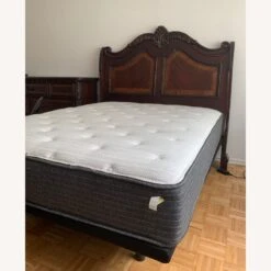 Raymour & Flanagan Catalina Queen Sleigh Bed