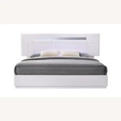 Other King Bed In White Lacquer Finish W/ Mirror Accent