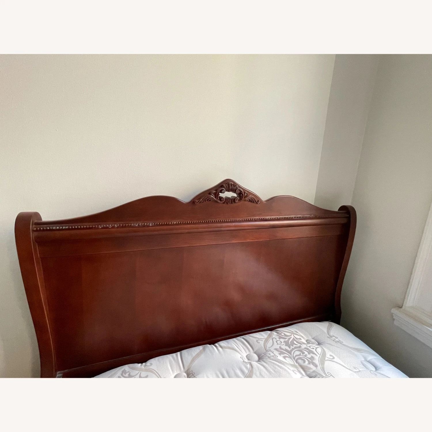 Stanley Furniture Sleigh Bed - Image 5